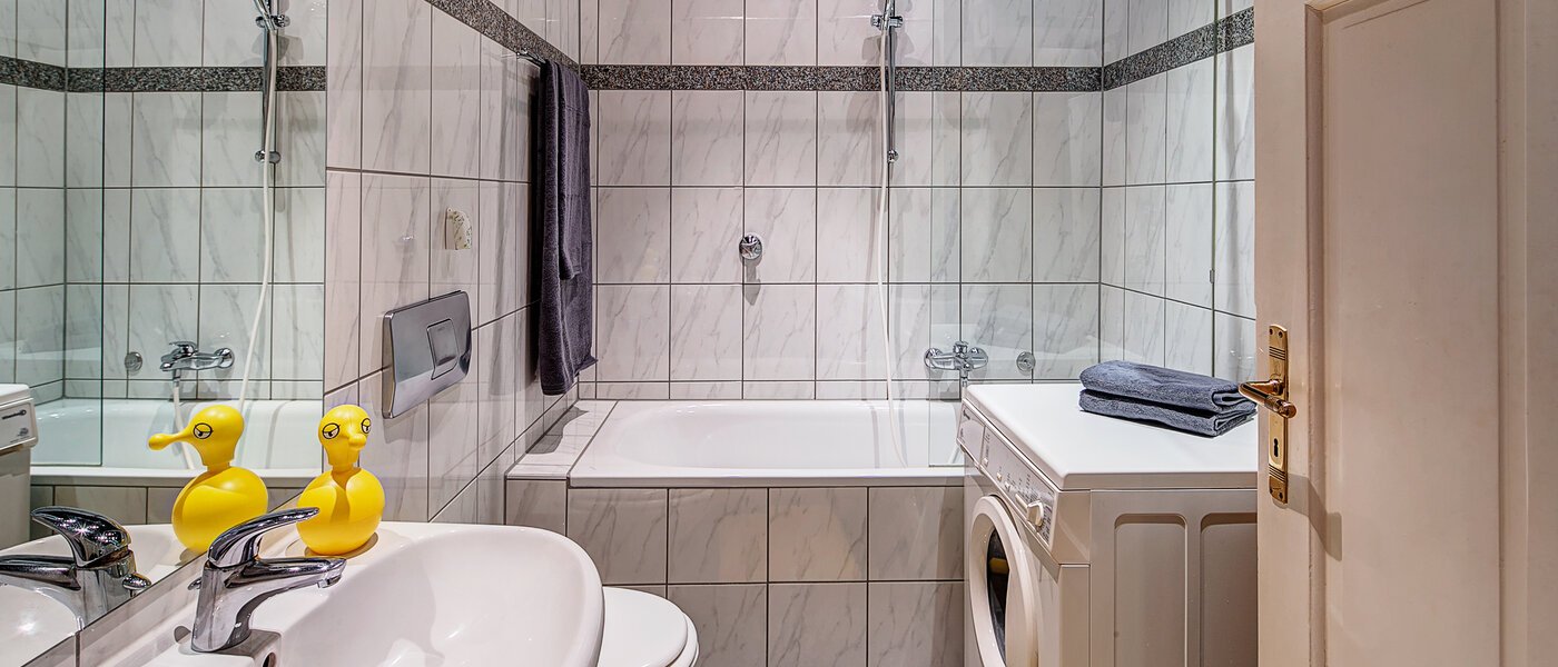 apartment München Gärtnerplatzviertel 01 bathroom 4368