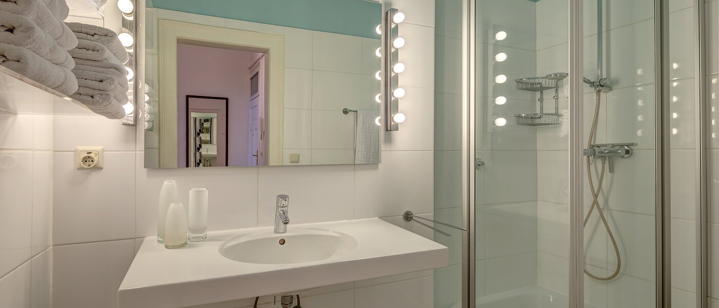 apartment München Maxvorstadt - Rund um den Josephplatz 01 bathroom 4385