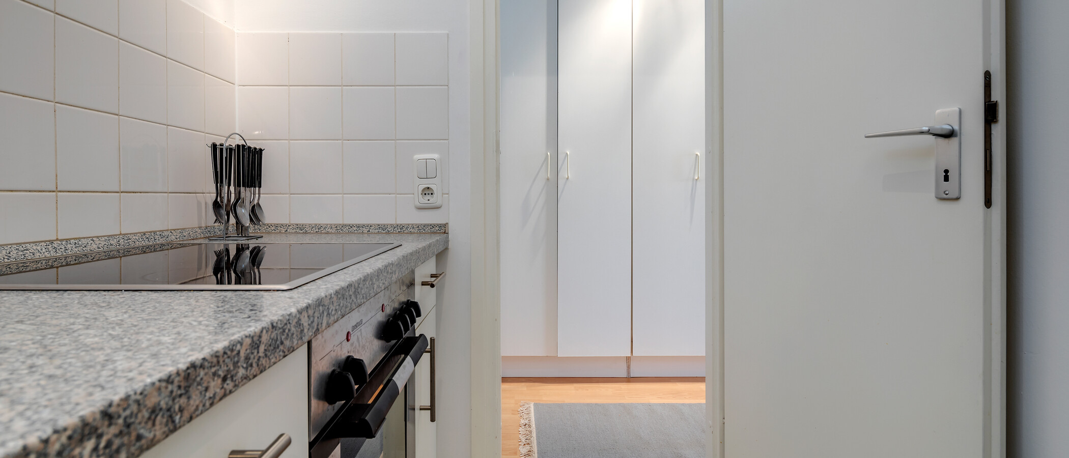 apartment München Schwabing-Nord (zw. Leopoldstraße & Englischen Garten) 02 kitchen 4452