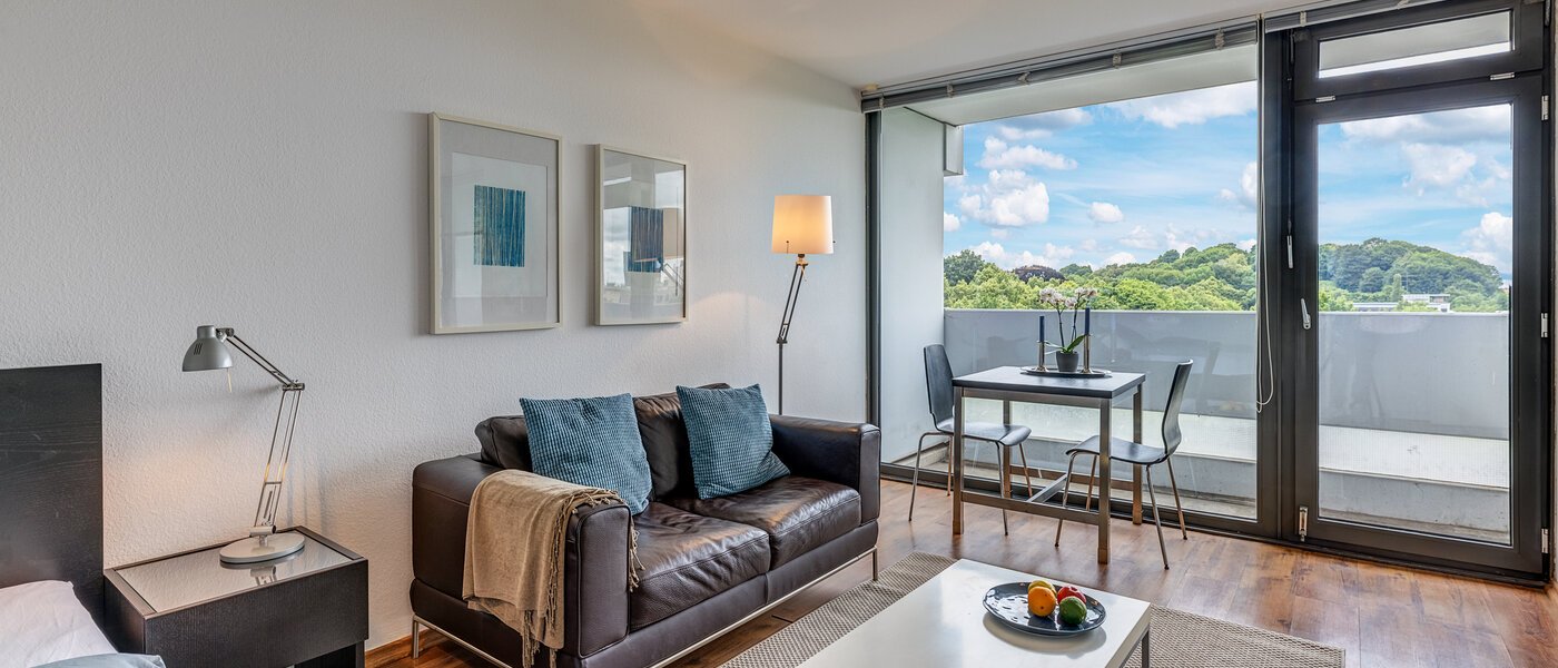 apartment München Schwabing-West (rund um den Bonner Platz) 02 living area 4460