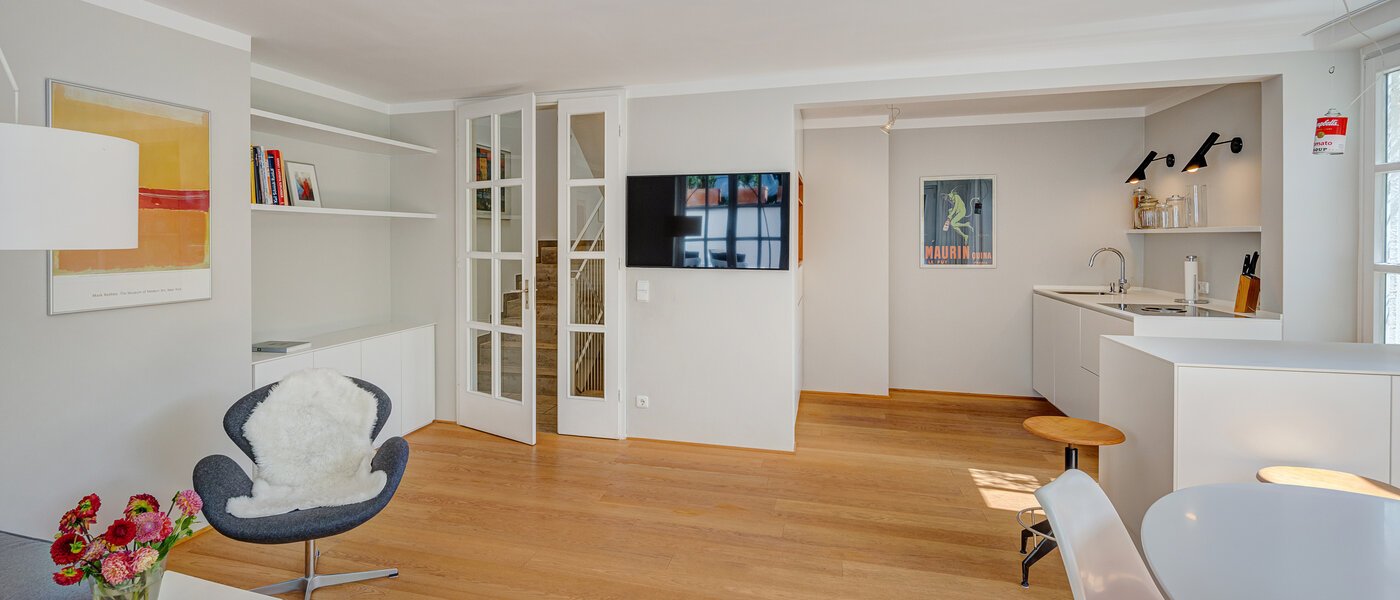 townhouse München Gärtnerplatzviertel 03 living area 4545