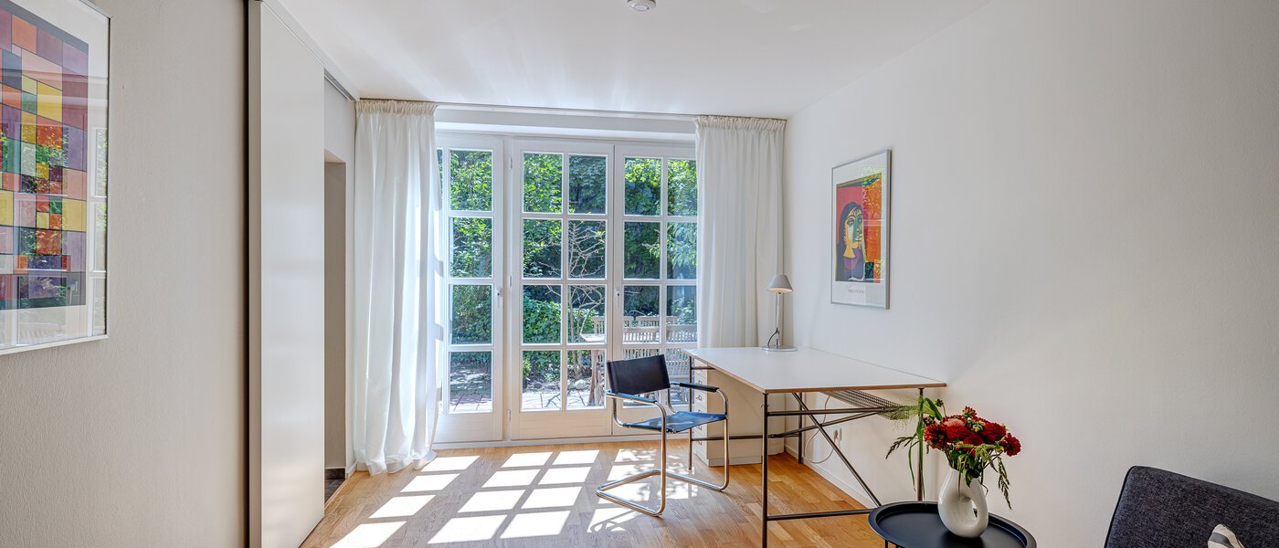 townhouse München Gärtnerplatzviertel 01 Workspace/Guestroom 4545