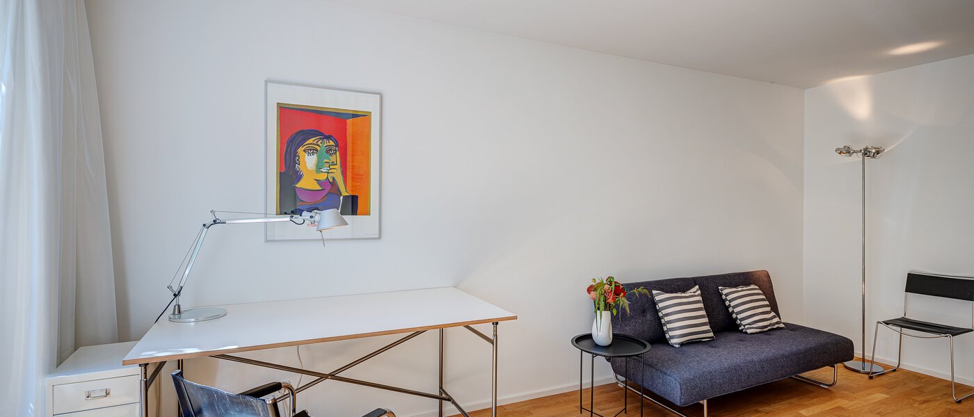 townhouse München Gärtnerplatzviertel 02 Workspace/Guestroom 4545