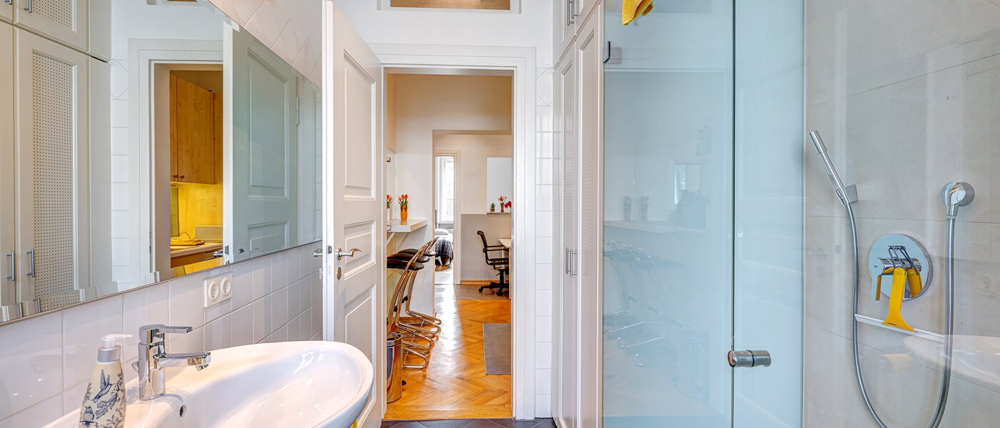 apartment München Haidhausen 02 bathroom 4630