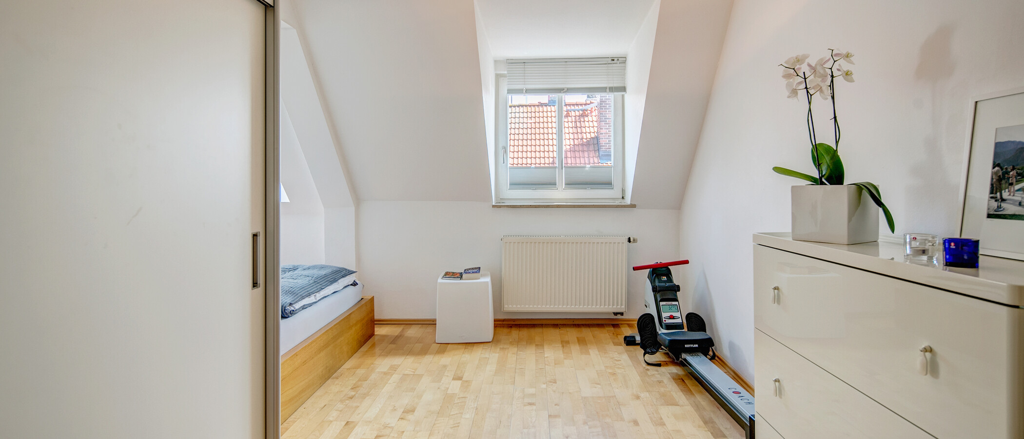 attic apartment München Maxvorstadt - Rund um den Josephsplatz 03 sleeping area 4683