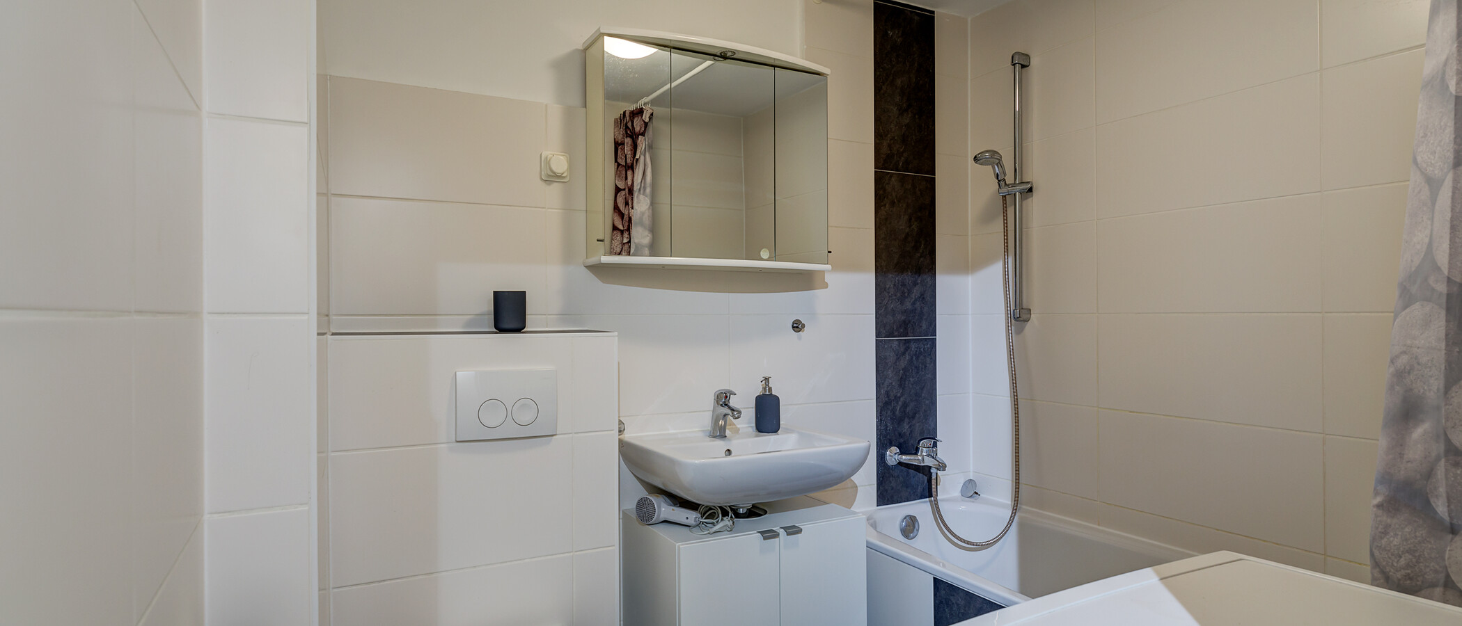 apartment München Schwabing-West 01 bathroom 4685