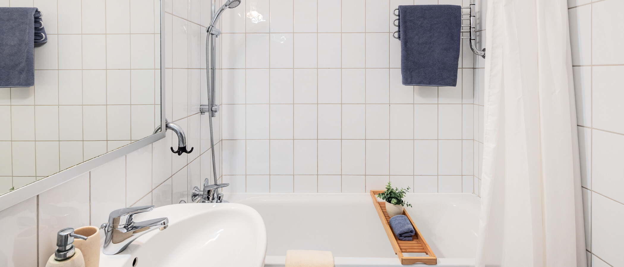 apartment München Schwabing 01 bathroom 4700