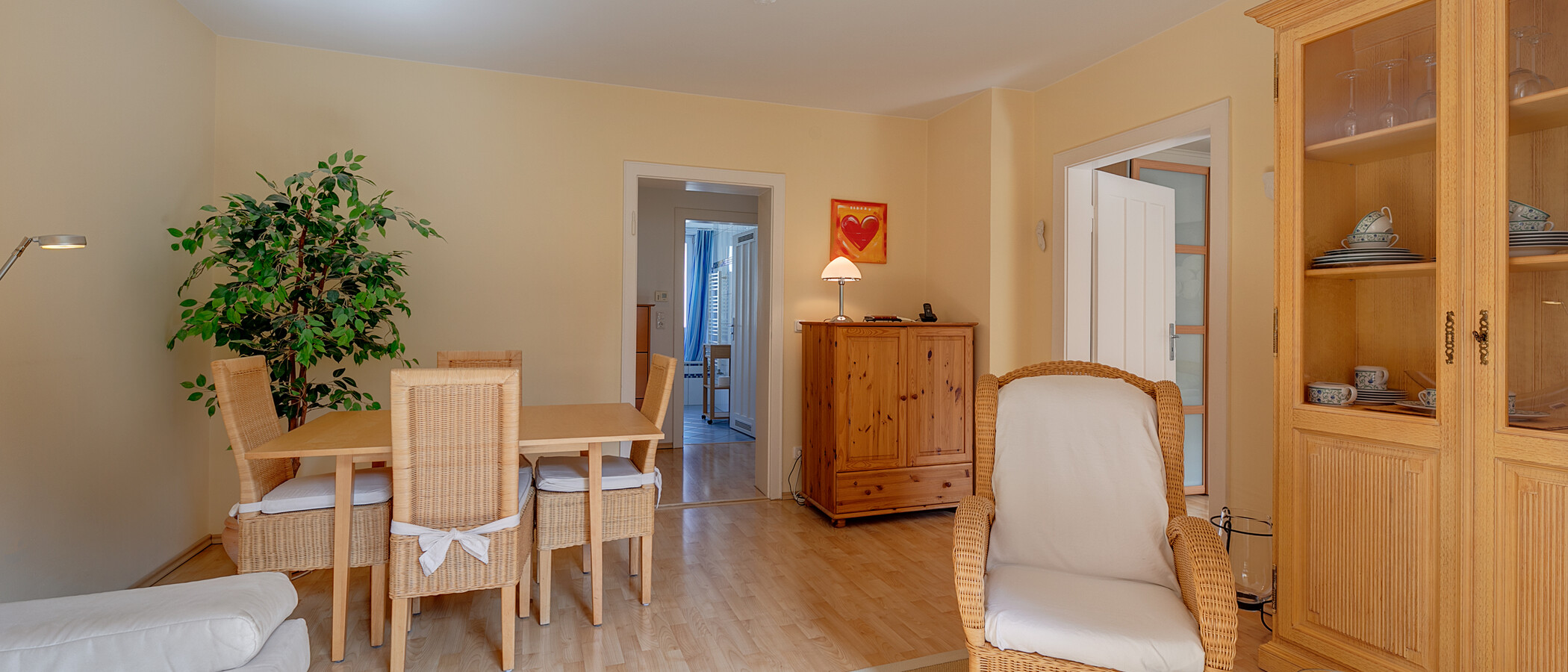 apartment München Schwabing-West (rund um den Hohenzollernplatz) 03 living area 4783