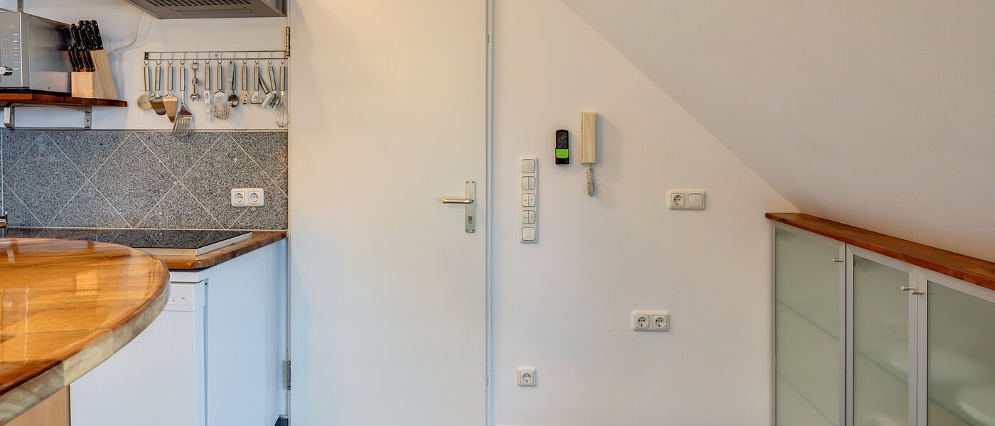 attic apartment Unterföhring 02 kitchen 4788