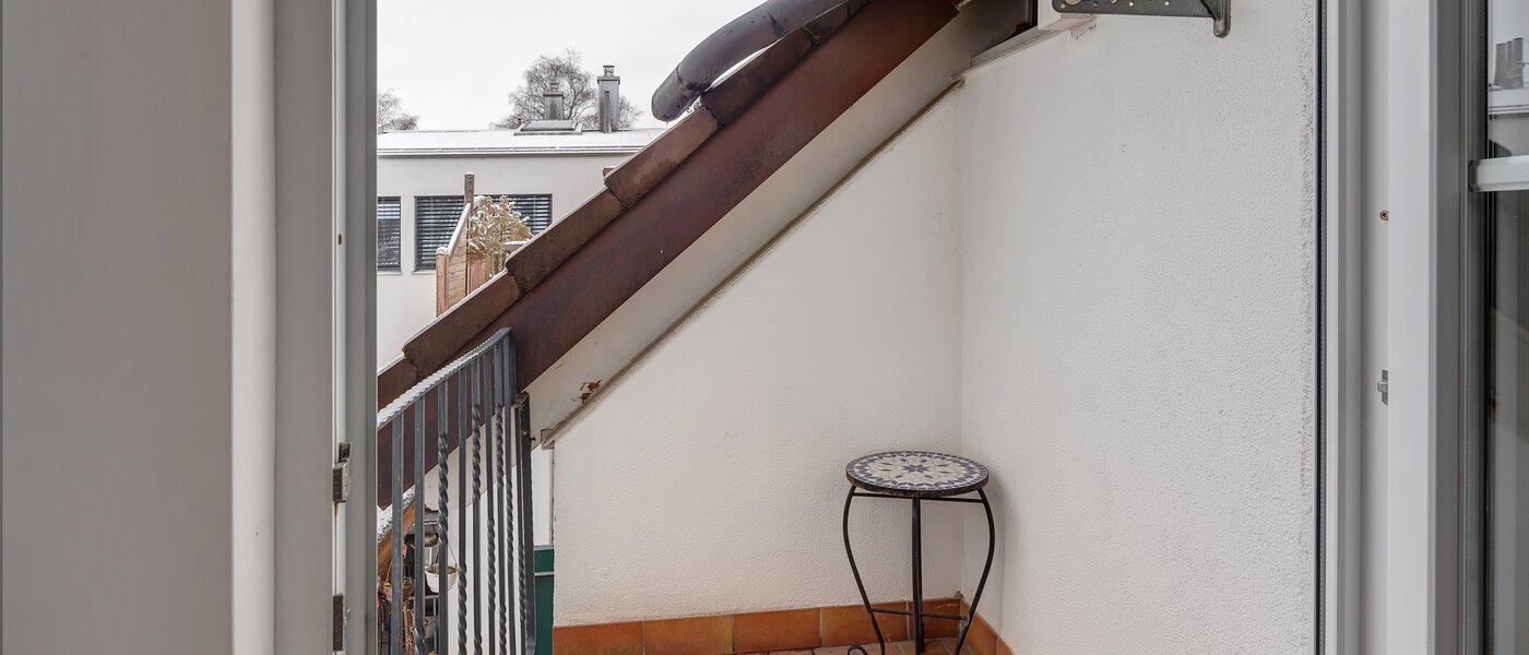attic apartment Unterföhring 01 balcony 4788