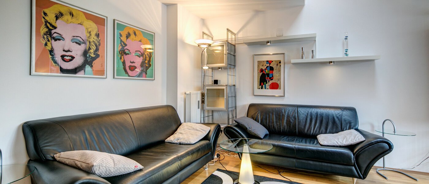 attic apartment München Neuhausen 02 living room 4811