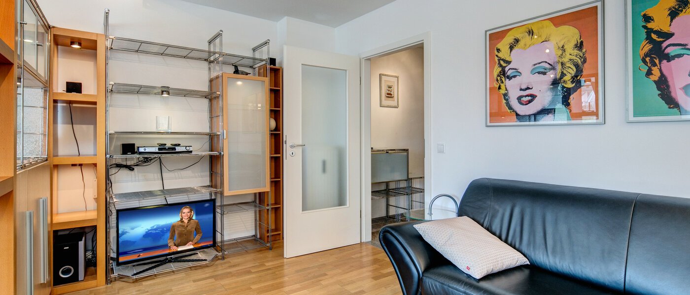 attic apartment München Neuhausen 04 living room 4811