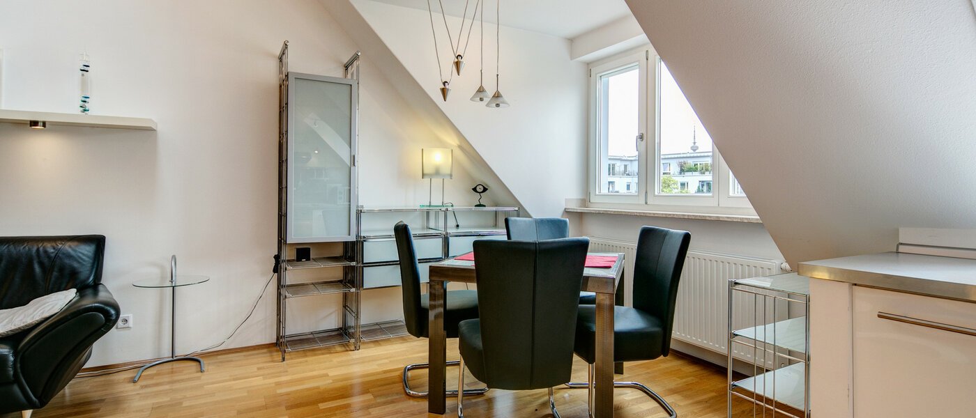 attic apartment München Neuhausen 06 living room 4811