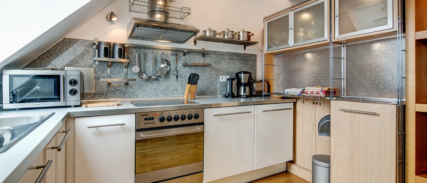 attic apartment München Neuhausen 01 kitchen 4811