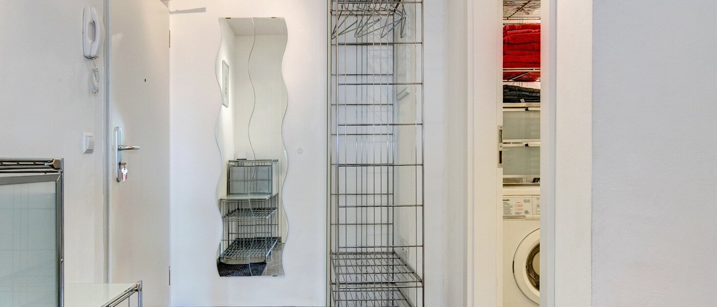 attic apartment München Neuhausen 01 hall 4811