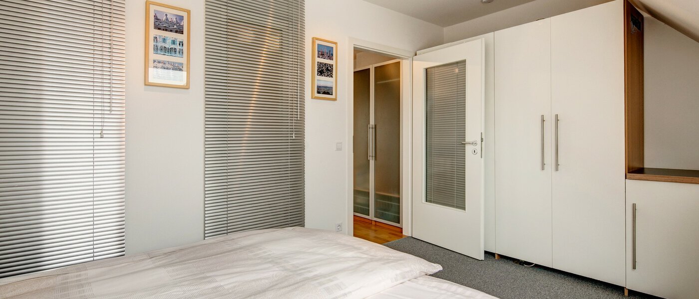 attic apartment München Neuhausen 03 sleeping area 4811