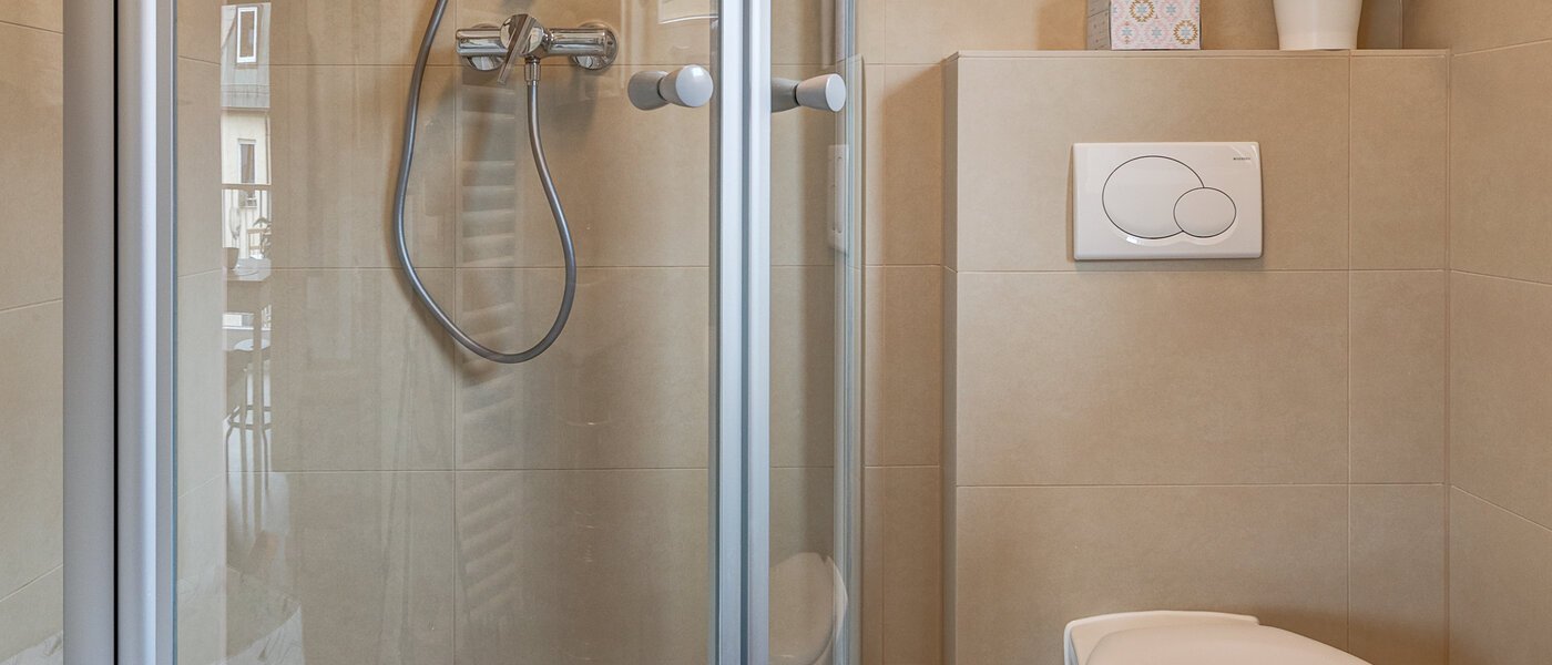 apartment München Glockenbachviertel 01 bathroom 4880