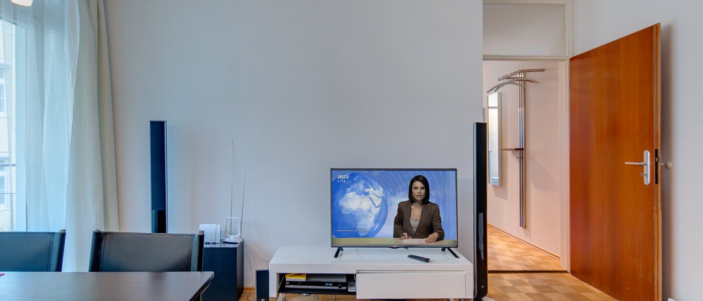 apartment München Schwabing-West (rund um den Hohenzollernplatz) 03 living room 4890