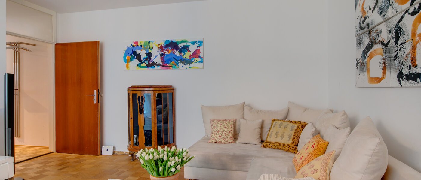 apartment München Schwabing-West (rund um den Hohenzollernplatz) 04 living room 4890