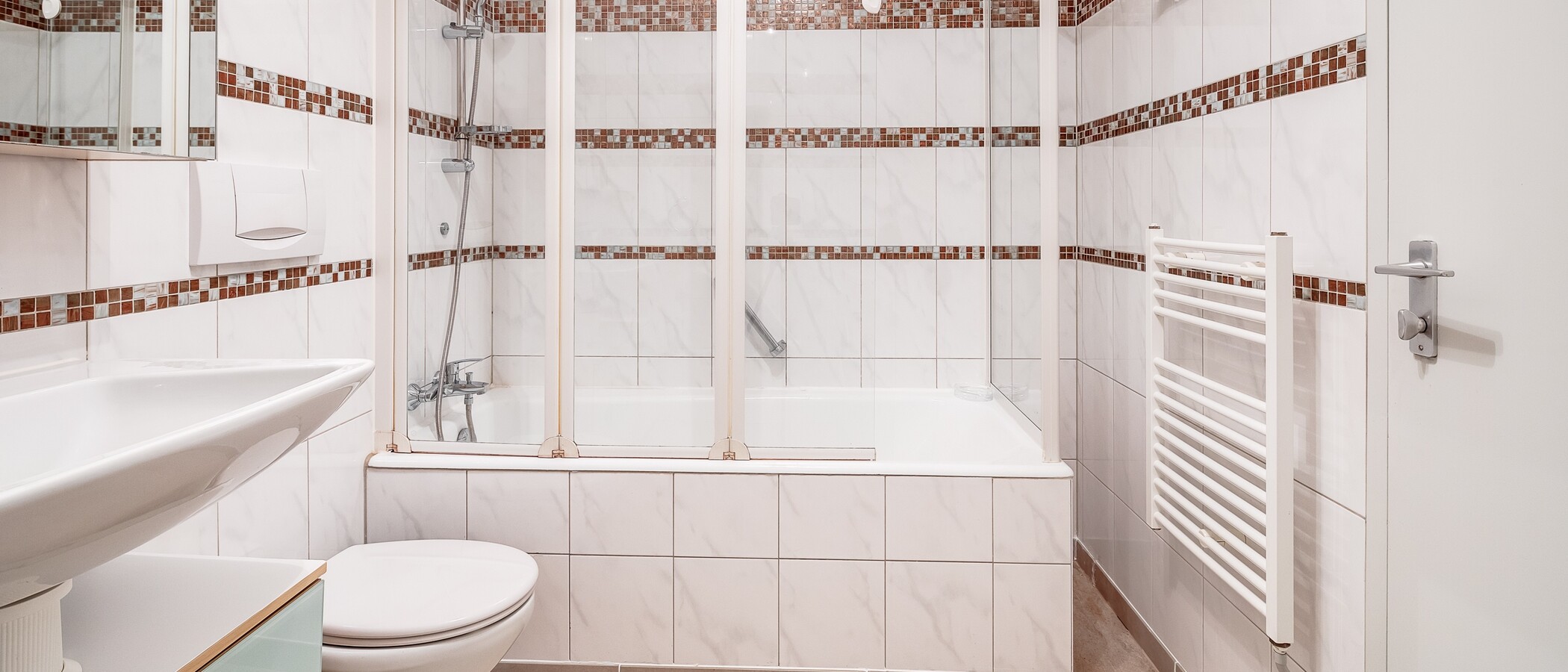 apartment München Schwabing-Nord (zw. Leopoldstraße & Englischen Garten) 01 bathroom 4892