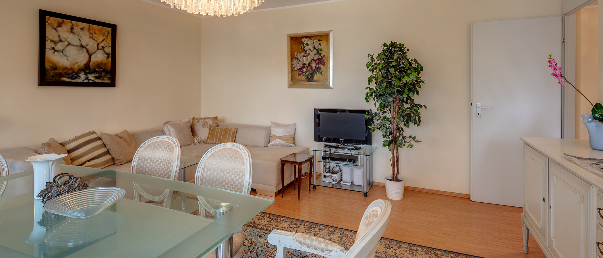 apartment München Schwabing-Nord (zw. Leopoldstraße & Englischen Garten) 02 living area 4892