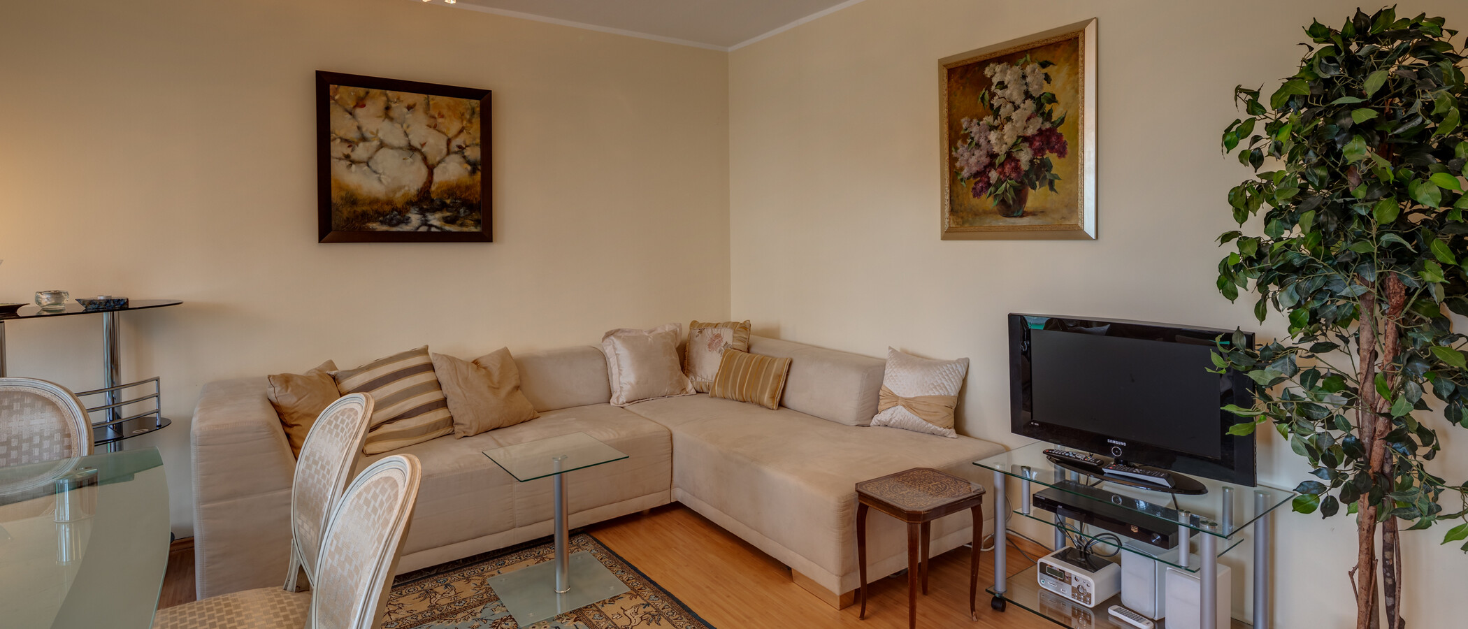 apartment München Schwabing-Nord (zw. Leopoldstraße & Englischen Garten) 03 living area 4892