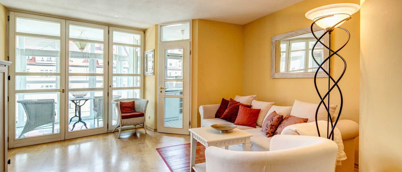 apartment München Schwabing-West (rund um den Bonner Platz) 02 living room 4912