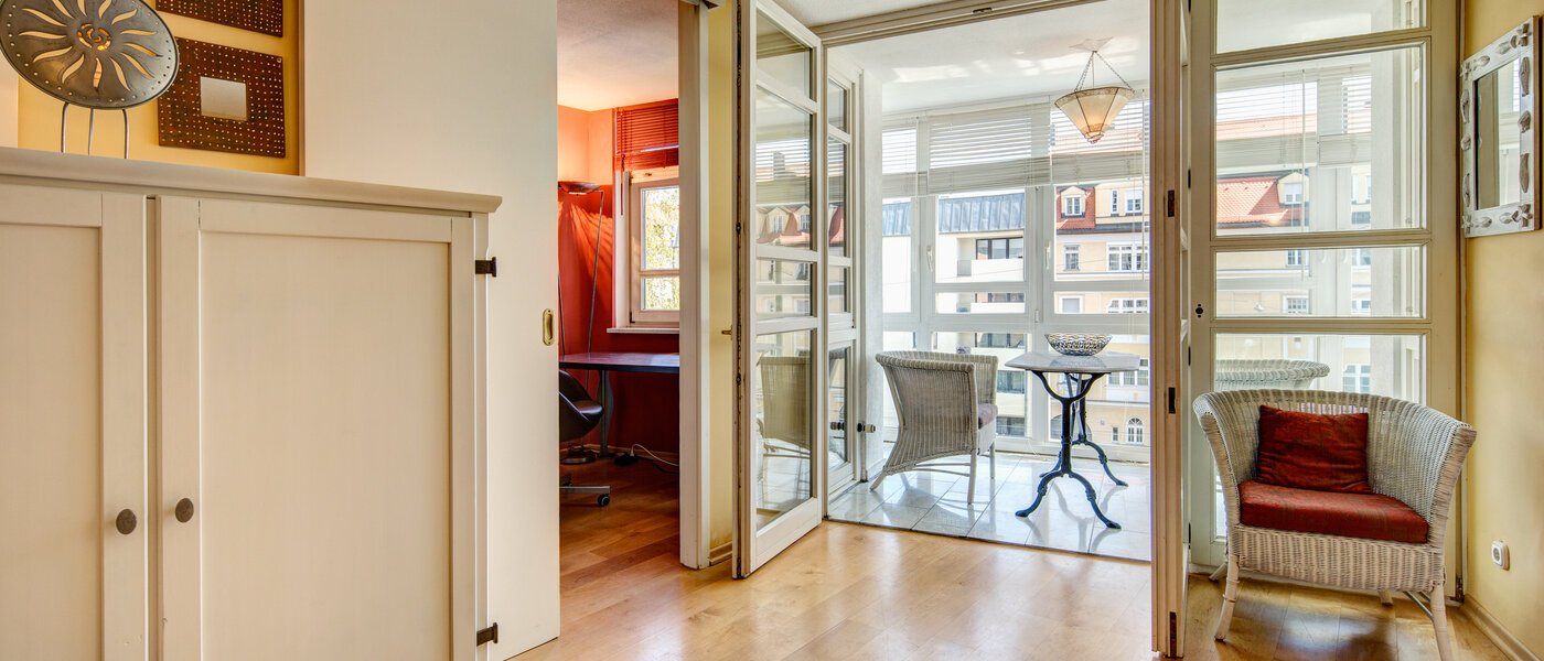 apartment München Schwabing-West (rund um den Bonner Platz) 03 living room 4912