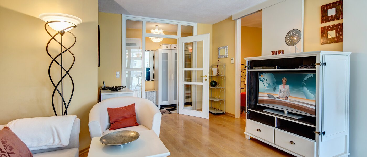 apartment München Schwabing-West (rund um den Bonner Platz) 04 living room 4912