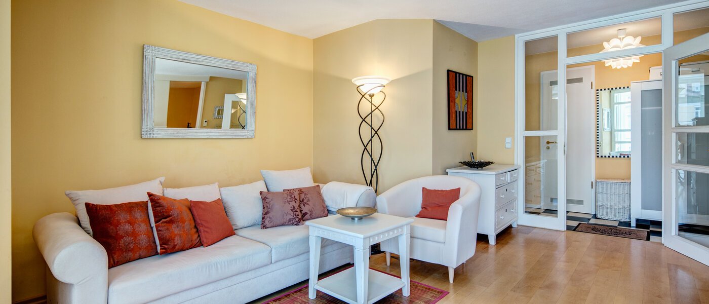 apartment München Schwabing-West (rund um den Bonner Platz) 05 living room 4912