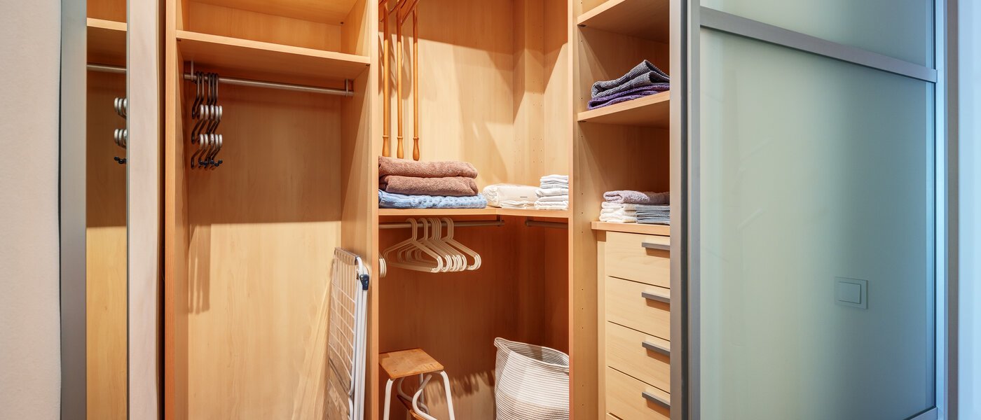 apartment München Schwabing (links der Leopoldstraße) 01 Walk-in closet 4915