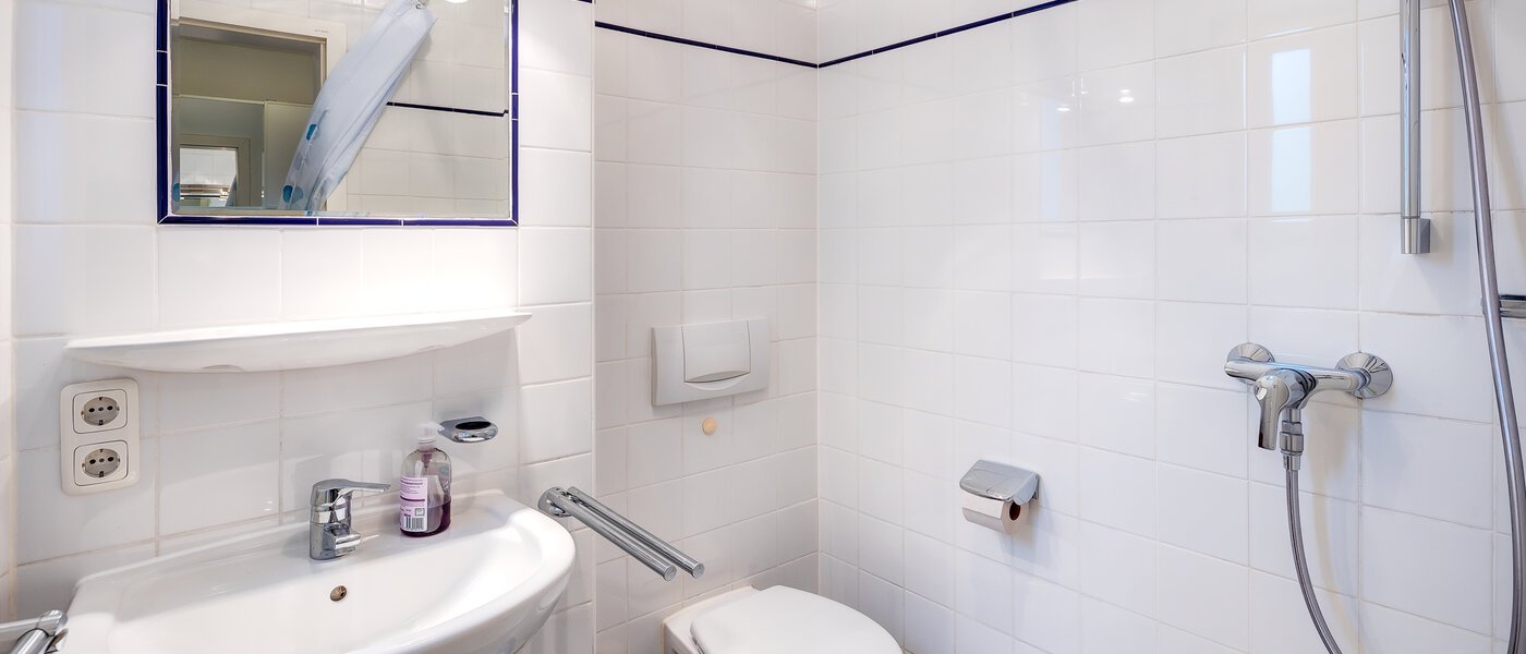 studio München Berg am Laim 01 bathroom 4926