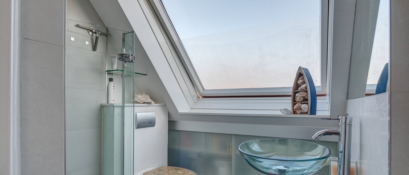 attic apartment München Obergiesing 01 2. bathroom 4959