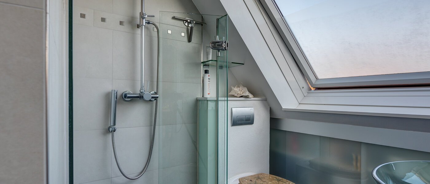 attic apartment München Obergiesing 02 2. bathroom 4959