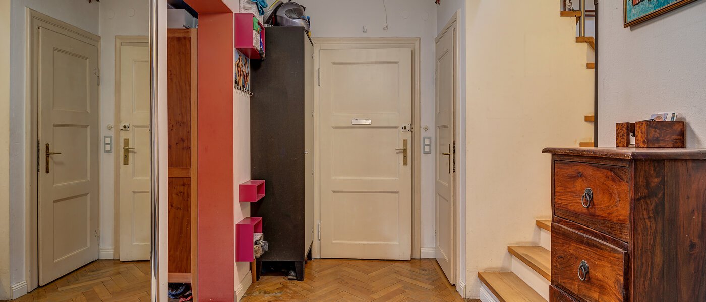 attic apartment München Obergiesing 01 hall 4959