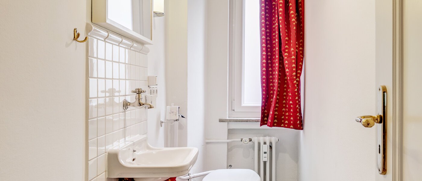 apartment München Schwabing (rechts der Leopoldstraße) 01 separate toilet 4984