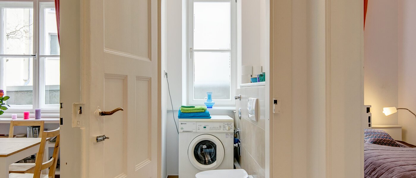 apartment München Lehel 02 separate toilet 5073