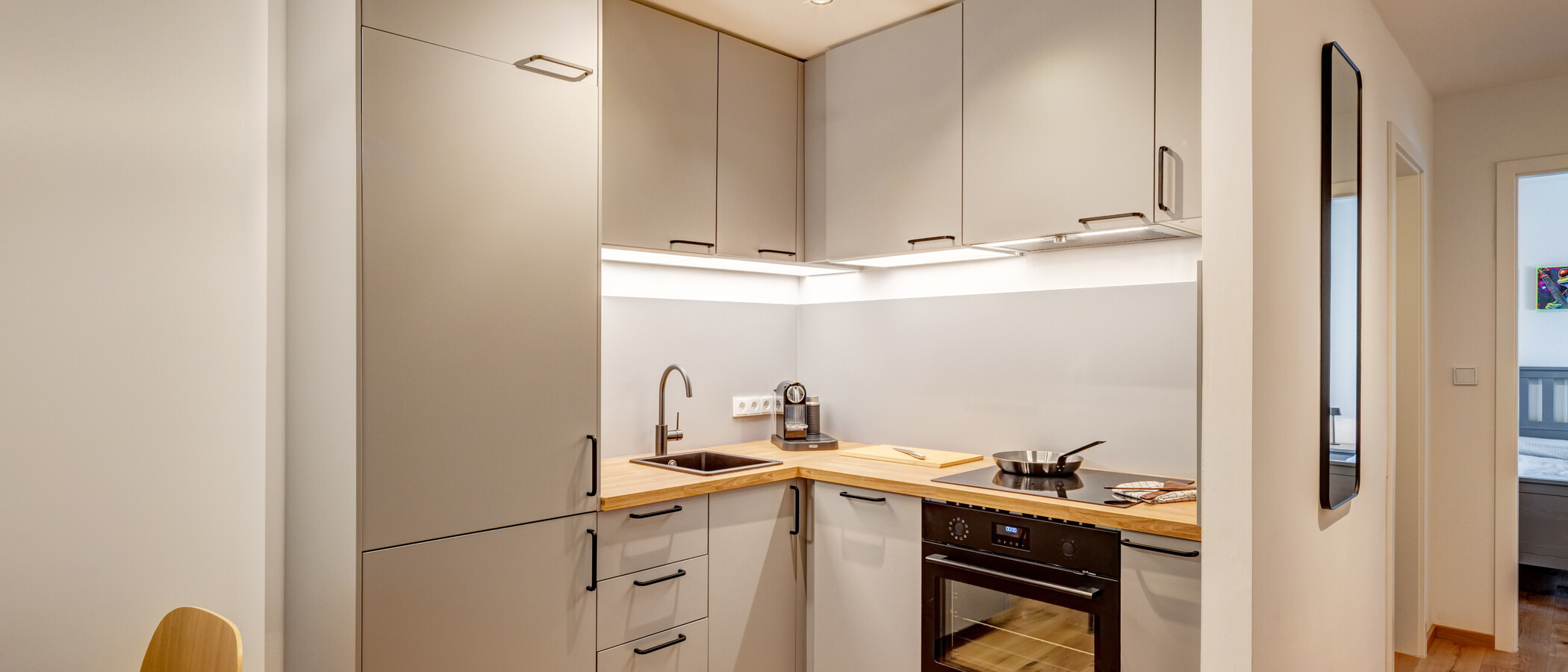 apartment with garden 	 München Solln 01 kitchen 515
