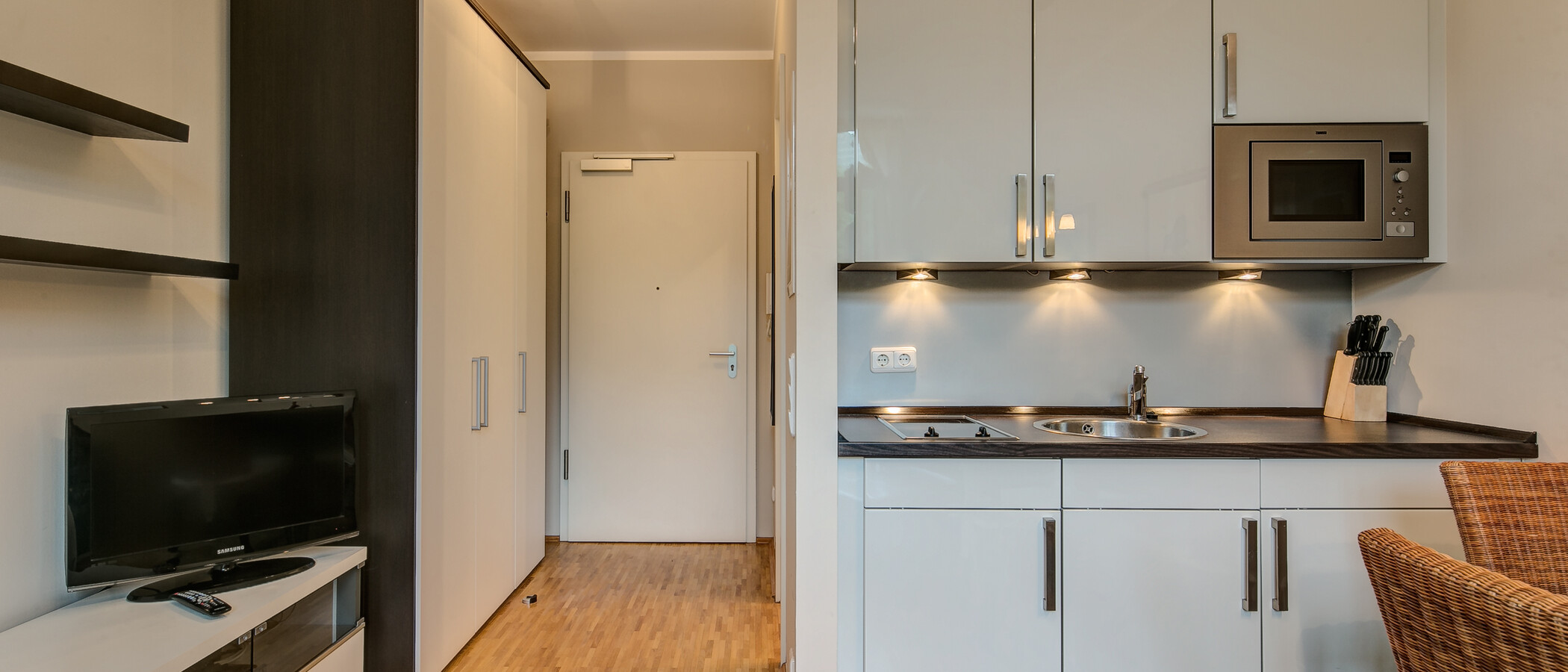 studio München Schwabing (rechts der Leopoldstraße) 04 living room 5202