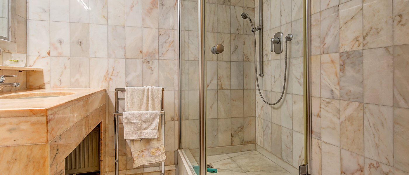 apartment München Olympiadorf 01 bathroom 5242