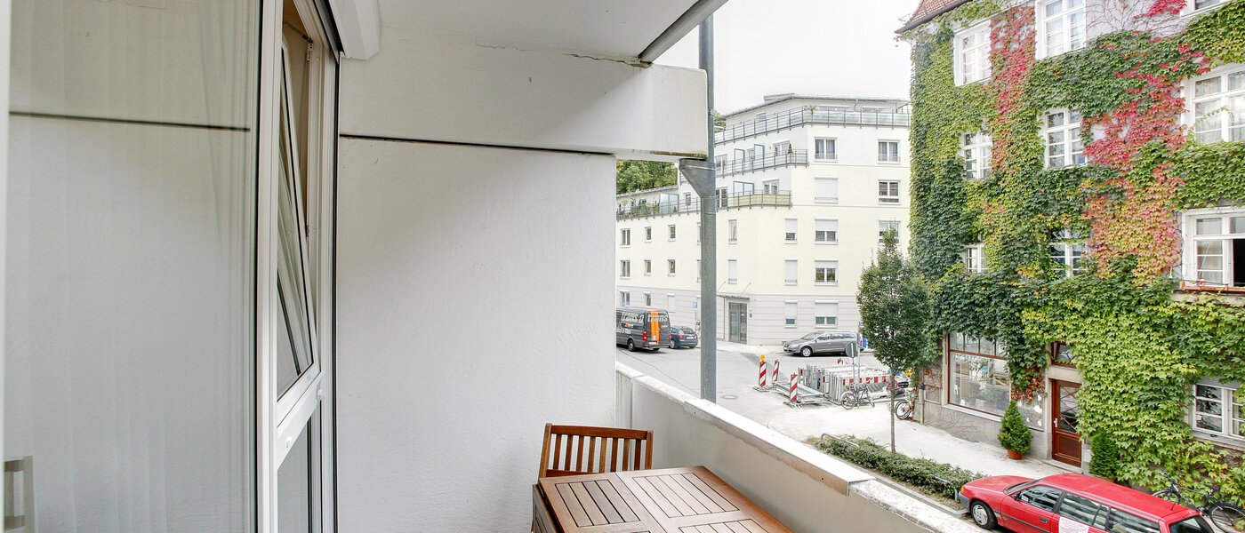 studio München Au 02 balcony 5258