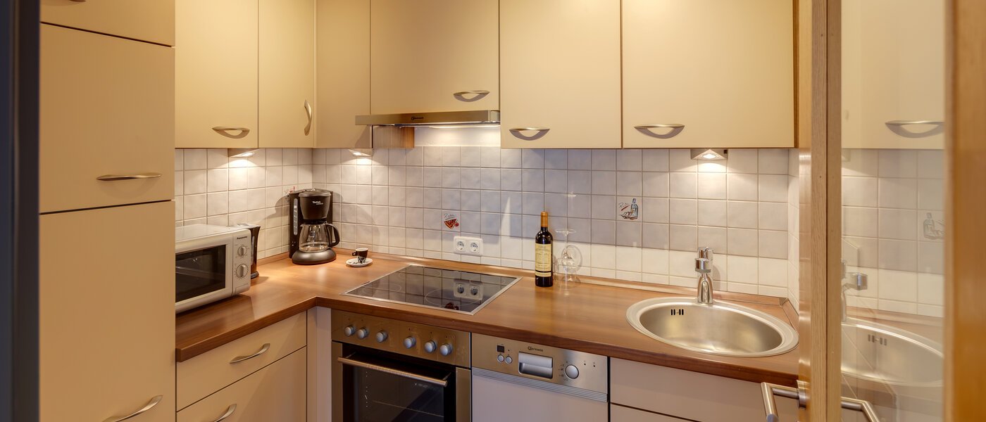 apartment with garden 	 München Fasanerie 01 kitchen 5287