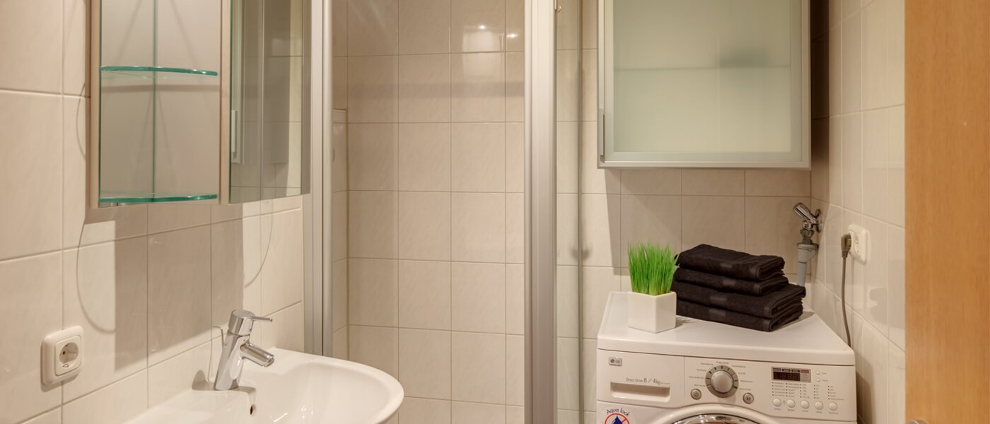 apartment with garden 	 München Fasanerie 02 bathroom 5287