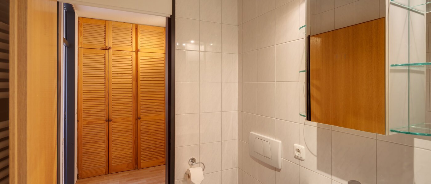 apartment with garden 	 München Fasanerie 03 bathroom 5287