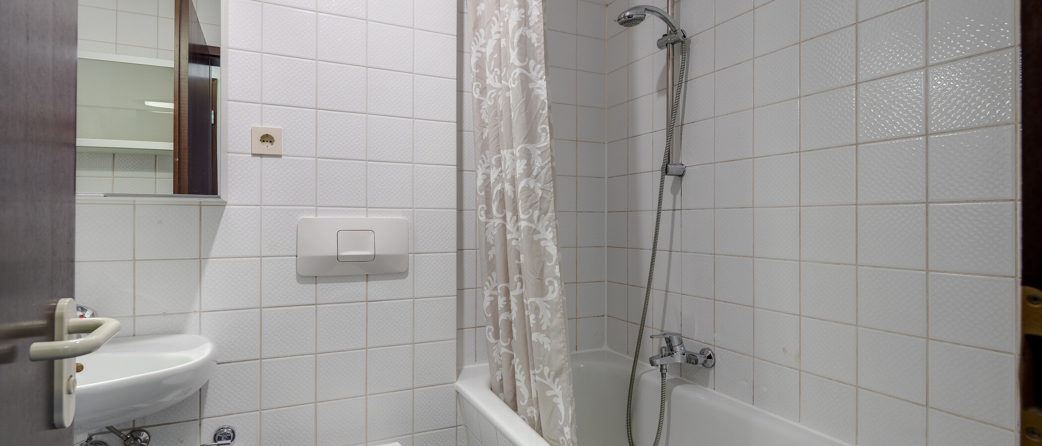 apartment München Harlaching 01 bathroom 5306