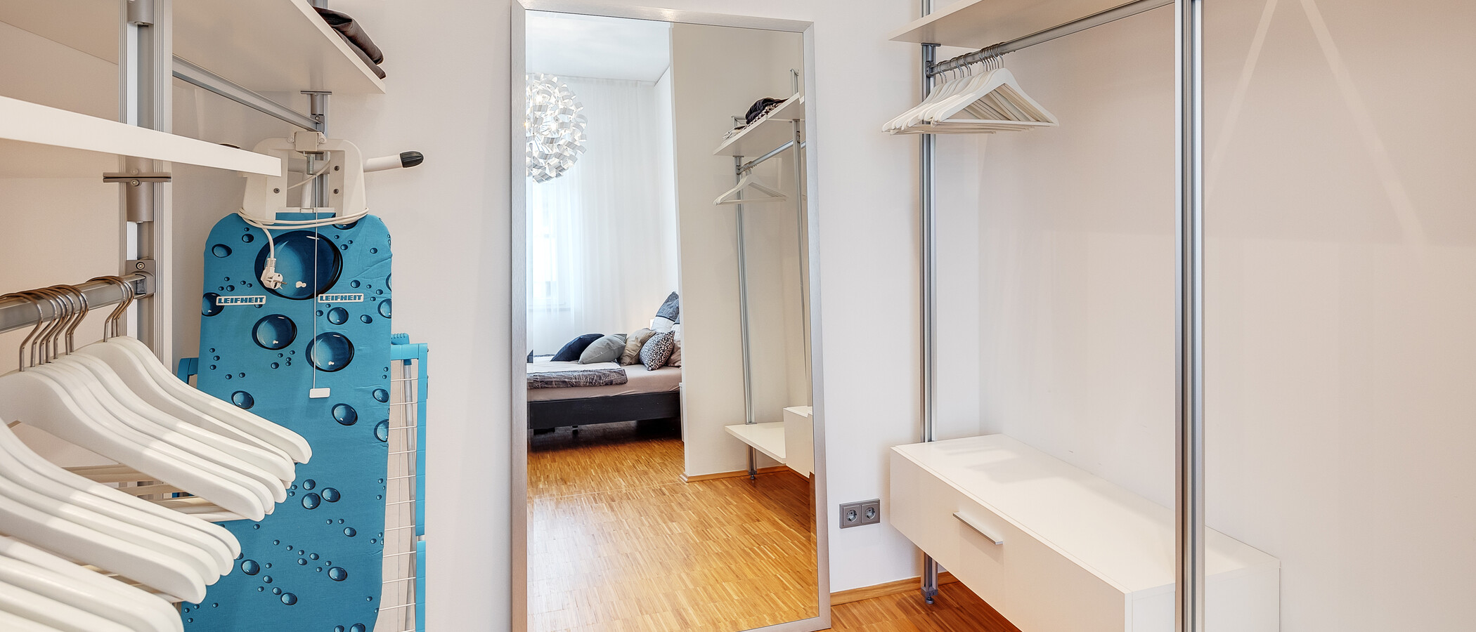 apartment München Isarvorstadt 02 dressing room 5330