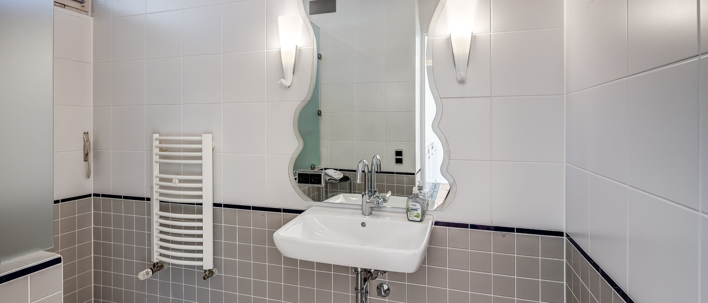 detached house München Obermenzing 01 guest toilet 5436