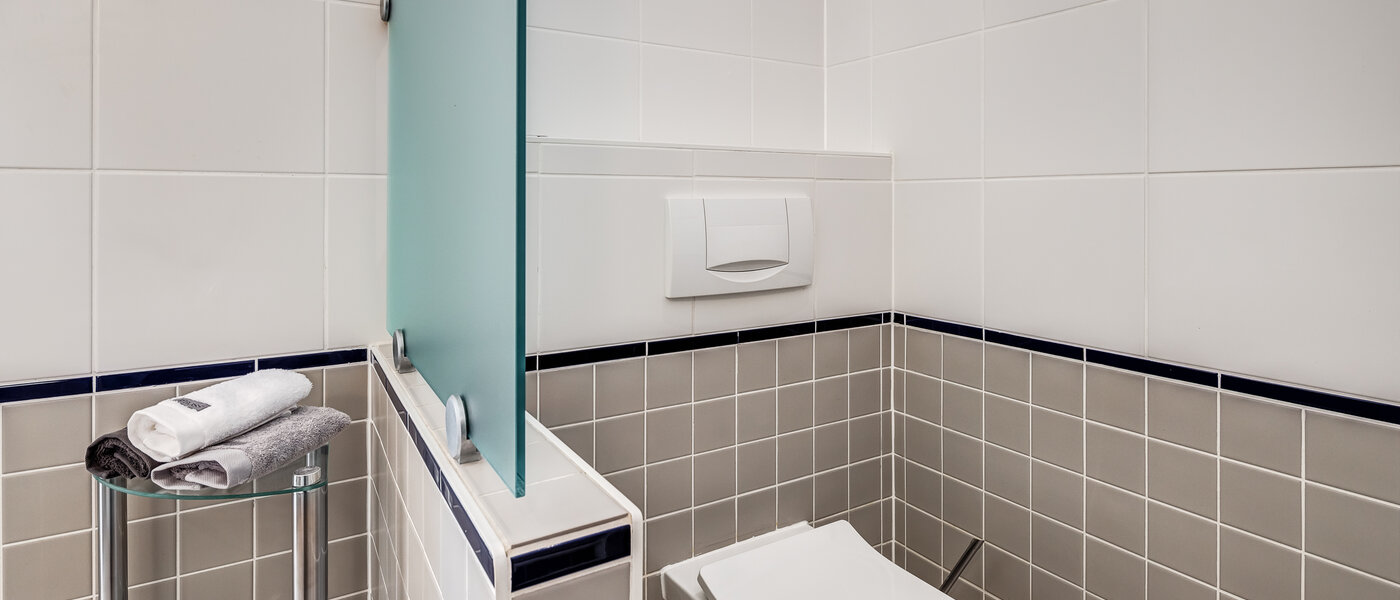 detached house München Obermenzing 03 guest toilet 5436