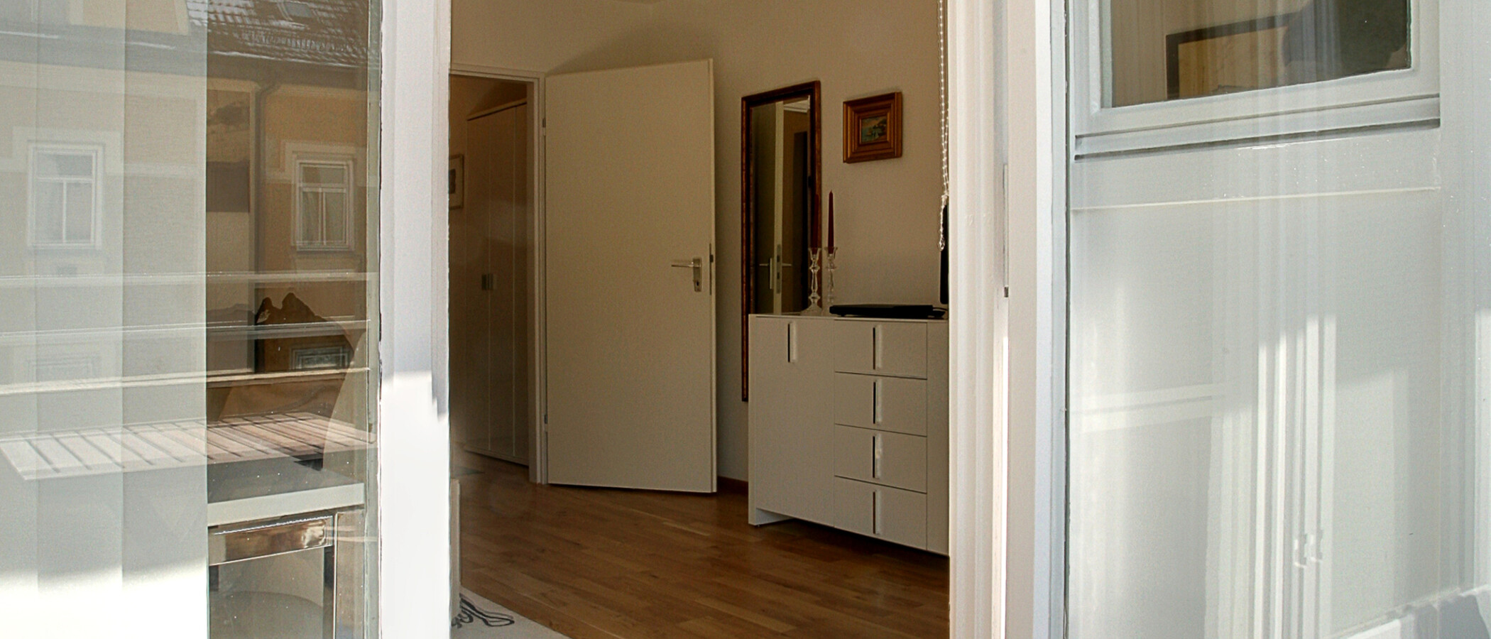 studio München Schwabing 03 balcony 5442