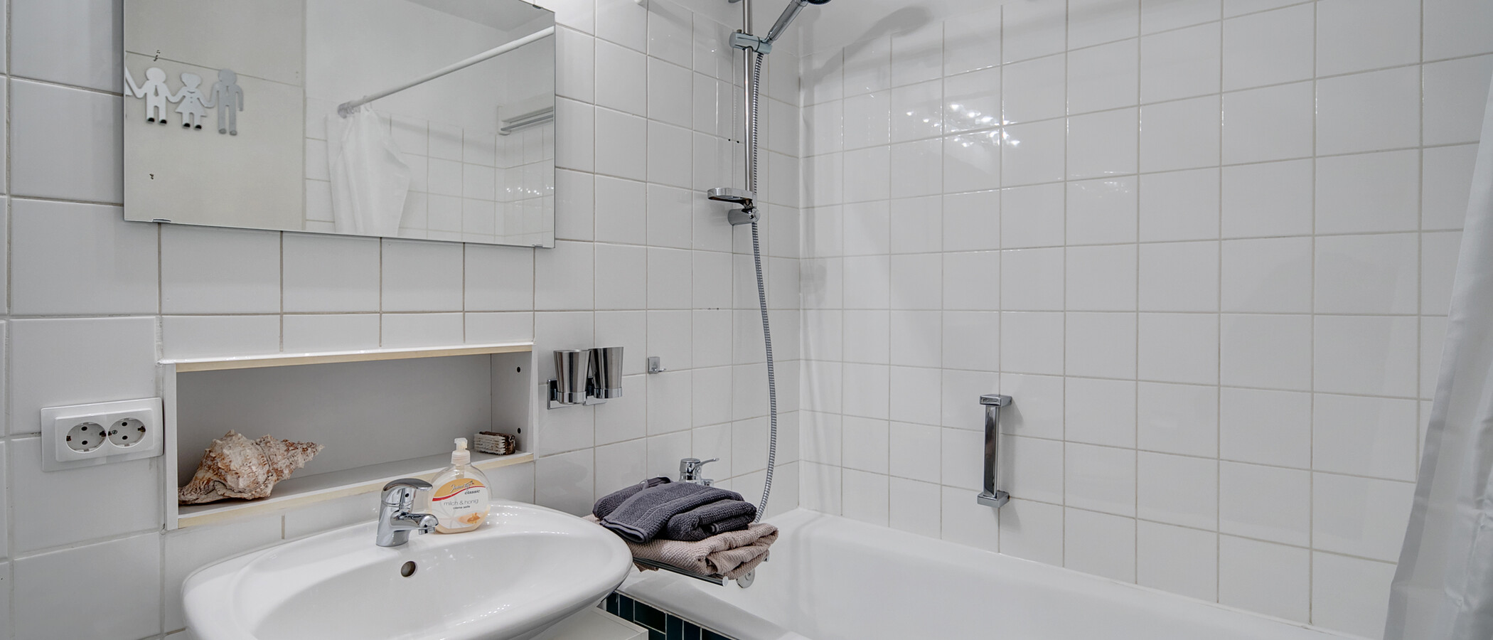 apartment München Schwabing-Georgenschwaige 02 bathroom 5522